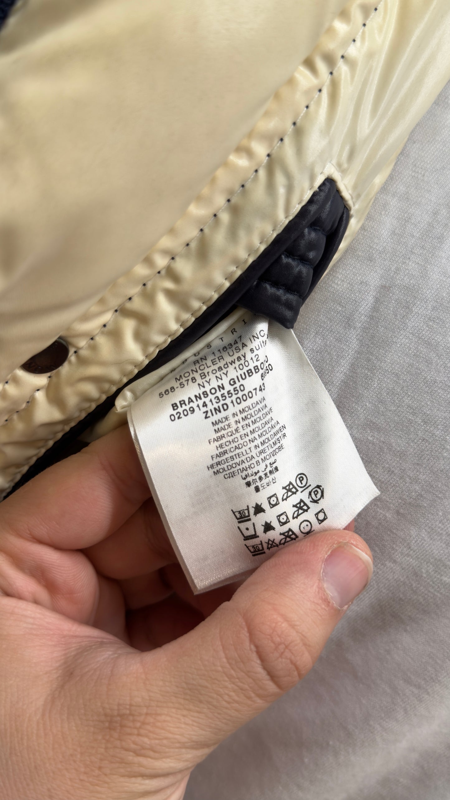 Moncler giacca piumino blu navy lucido usato